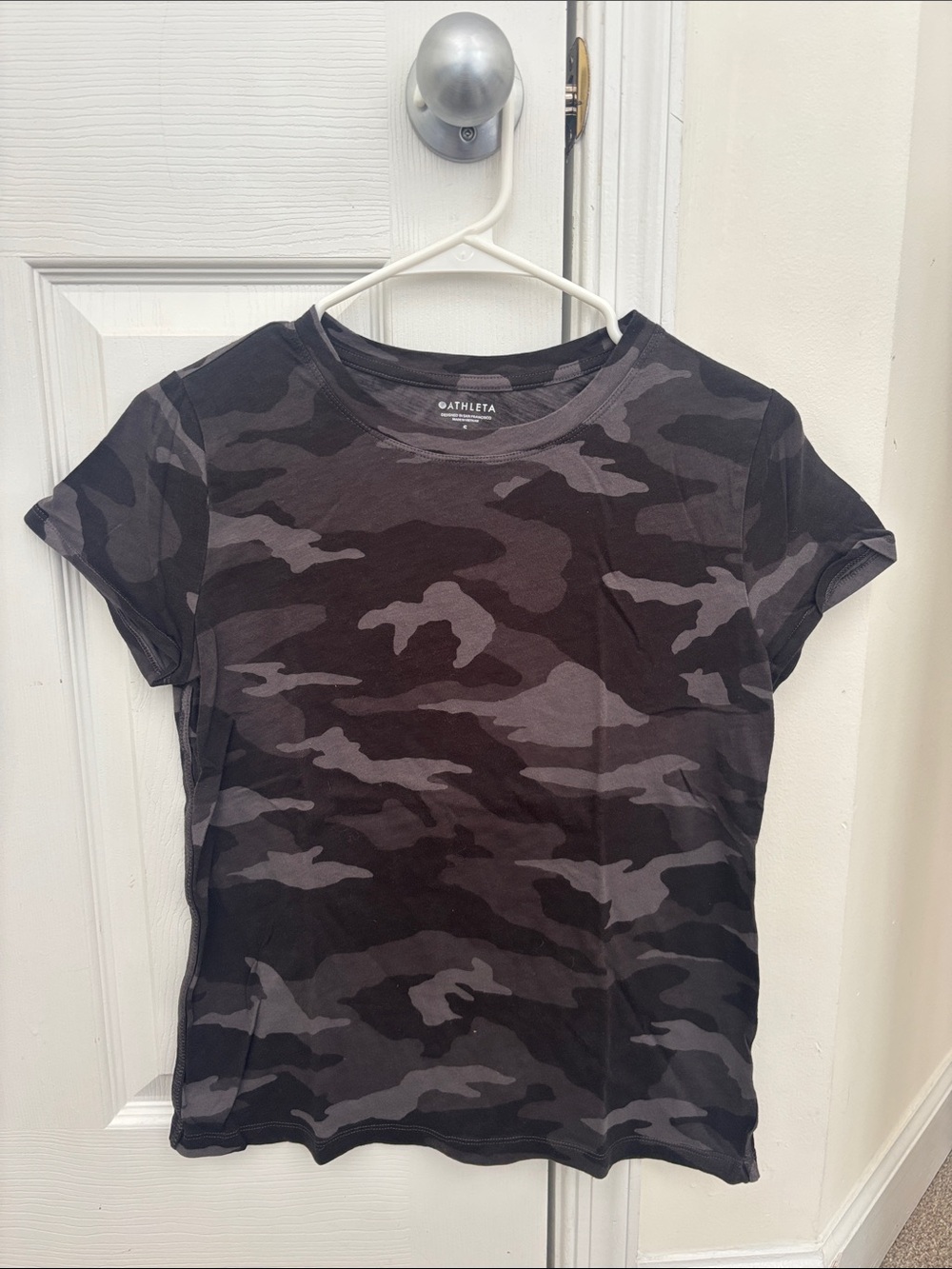 Athleta Women's Charcoal & Black Camo Short Sleeve Tee